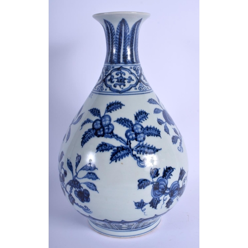 1223 - A CHINESE BLUE AND WHITE YUHUCHUMPING VASE 20th Century, painted with fruits and flowers. 32 cm high... 