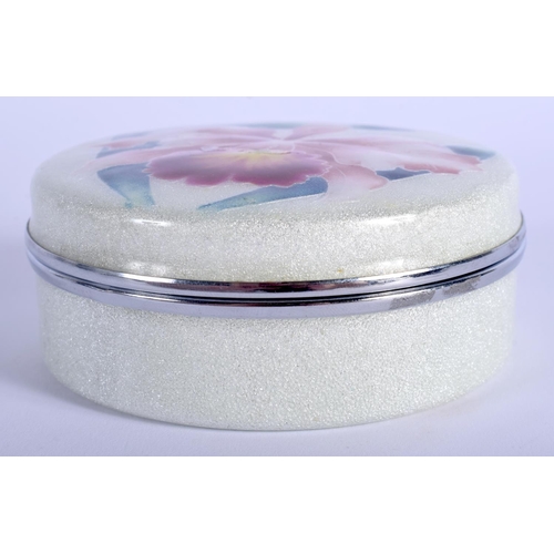 1226 - A JAPANESE TAISHO PERIOD CLOISONNE ENAMEL BOX AND COVER Ando Company, decorated with flowers. 8 cm d... 