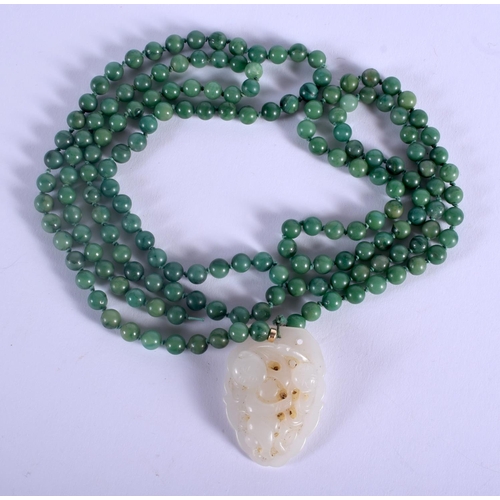 1256 - AN EARLY 20TH CENTURY CHINESE CARVED JADEITE AND GREEN JADE NECKLACE Late Qing/Republic. Pendant 4 c... 