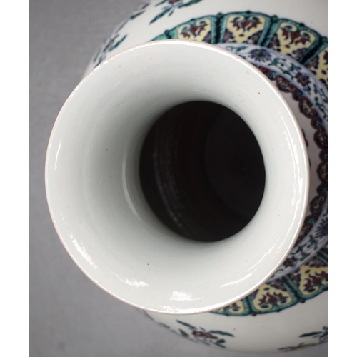 1289 - AN EARLY 20TH CENTURY CHINESE DOUCAI PORCELAIN HU VASE Late Qing/Republic, bearing Yongzheng marks t... 