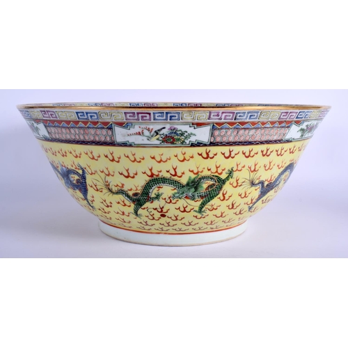 1290 - A LARGE EARLY 20TH CENTURY CHINESE FAMILLE JAUNE BOWL Qing/Republic, painted with dragons amongst cl... 