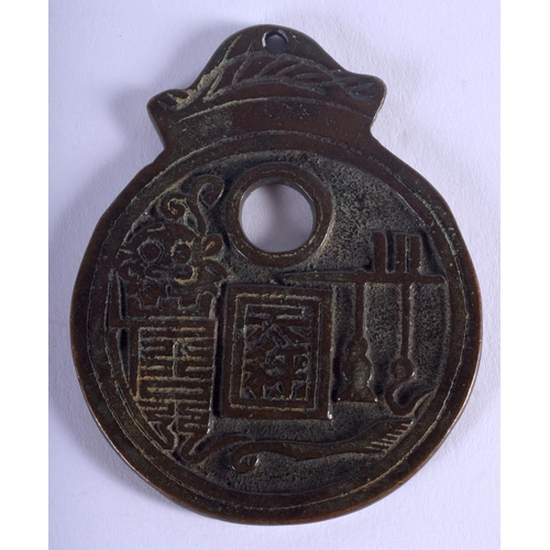 1297 - AN EARLY 20TH CENTURY CHINESE BRONZE TOKEN MEDALLION. 5 cm x 5.5 cm.