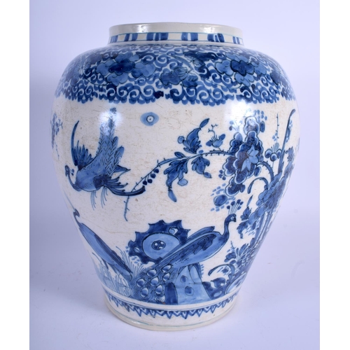 83 - A GOOD 17TH  CENTURY DUTCH DELFT BLUE AND WHITE POTTERY VASE by Gisbrecht Lambrecht Kruyk, painted w... 
