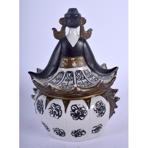 90 - A RARE EARLY 20TH CENTURY FRENCH PORCELAIN DRESSING TABLE JAR AND COVER Japanese style. 16 cm x 9 cm... 