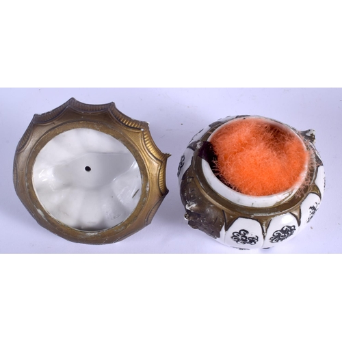 90 - A RARE EARLY 20TH CENTURY FRENCH PORCELAIN DRESSING TABLE JAR AND COVER Japanese style. 16 cm x 9 cm... 