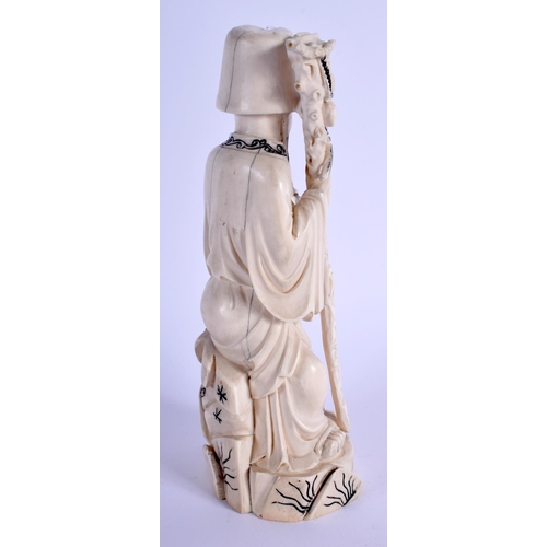 1029 - AN EARLY 20TH CENTURY CHINESE CARVED IVORY FIGURE OF AN IMMORTAL Late Qing. 22 cm high.