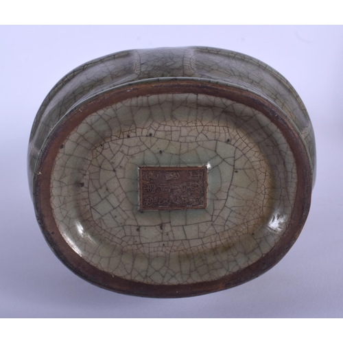 1067 - A CHINESE GE TYPE CRACKLE GLAZED VASE 20th Century, together with a platter. Largest 34 cm x 25 cm.