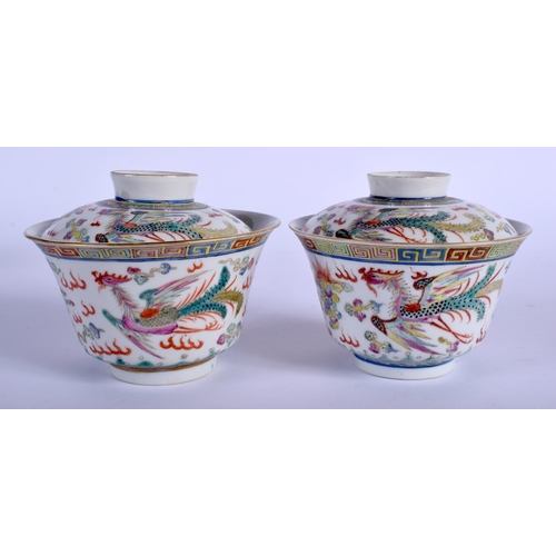 1110 - A PAIR OF EARLY 20TH CENTURY CHINESE FAMILLE ROSE BOWLS AND COVERS Guangxu mark and period, enamelle... 