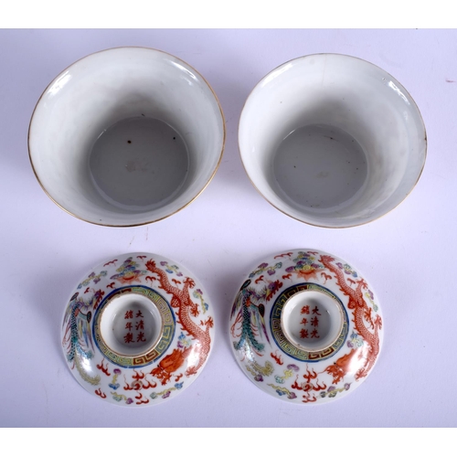 1110 - A PAIR OF EARLY 20TH CENTURY CHINESE FAMILLE ROSE BOWLS AND COVERS Guangxu mark and period, enamelle... 