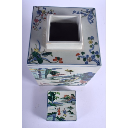 1122 - AN EARLY 20TH CENTURY CHINESE FAMILLE VERTE PORCELAIN TEA CANISTER AND COVER Late Qing, together wit... 