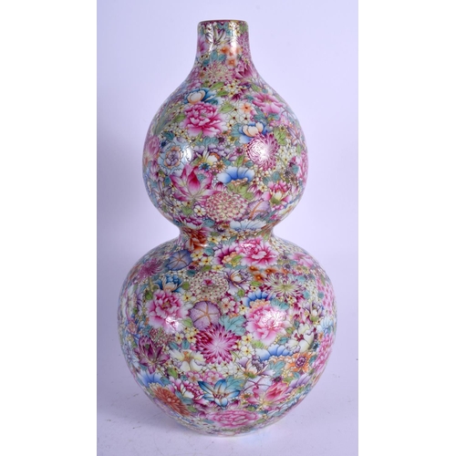 1138 - A FINE EARLY 20TH CENTURY CHINESE PORCELAIN MILLEFIORI DOUBLE GOURD VASE Late Qing, bearing Qianlong... 