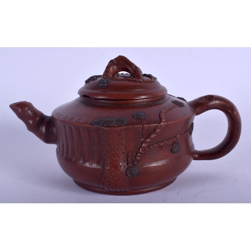 1144 - AN EARLY 20TH CENTURY CHINESE YIXING TEAPOT AND COVER overlaid with pine trees and vines. 15 cm wide... 