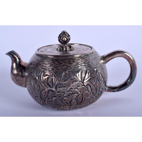 1146 - A 19TH CENTURY CHINESE EXPORT SILVER TEAPOT by Wang Hing. 268 grams. 12 cm wide.