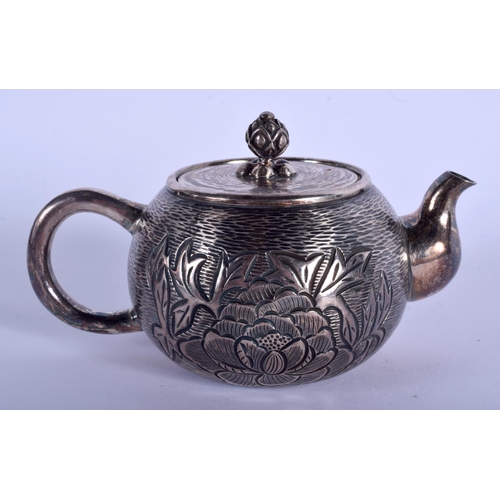 1146 - A 19TH CENTURY CHINESE EXPORT SILVER TEAPOT by Wang Hing. 268 grams. 12 cm wide.