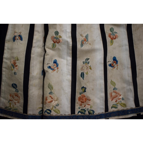 1159 - A LATE 19TH CENTURY CHINESE SILK EMBROIDERED SKIRT Late Qing, decorated with foliage and vines. 100 ... 