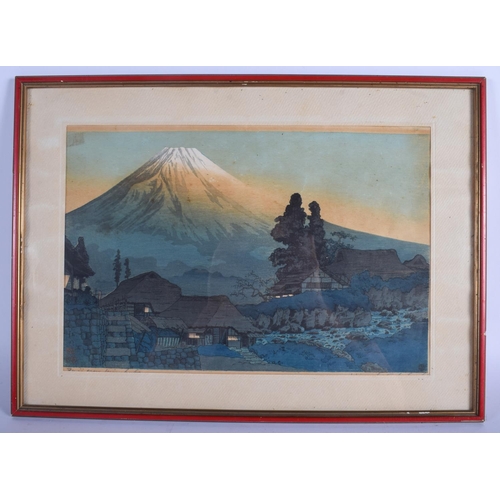 1163 - A GOOD SET OF SEVEN FRAMED EARLY 20TH CENTURY JAPANESE WOODBLOCK PRINTS depicting various scenes, in... 