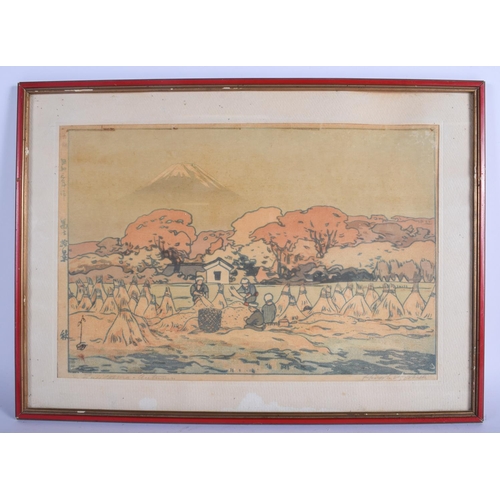 1163 - A GOOD SET OF SEVEN FRAMED EARLY 20TH CENTURY JAPANESE WOODBLOCK PRINTS depicting various scenes, in... 