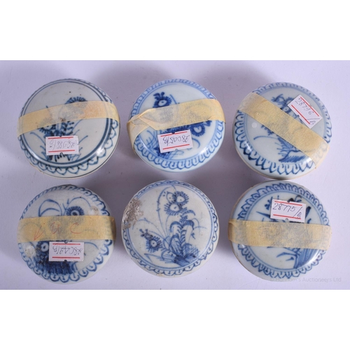 1186 - SIX CHINESE CA MAU CARGO PORCELAIN COSMETIC BOXES AND COVERS painted with flowers. 6.5 cm diameter. ... 