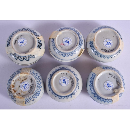 1186 - SIX CHINESE CA MAU CARGO PORCELAIN COSMETIC BOXES AND COVERS painted with flowers. 6.5 cm diameter. ... 