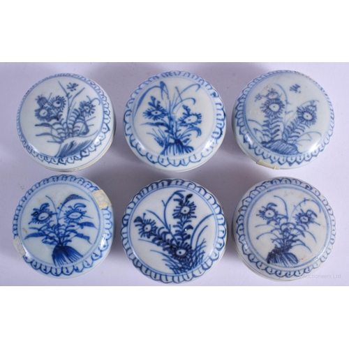 1189 - SIX CHINESE CA MAU CARGO PORCELAIN COSMETIC BOXES AND COVERS painted with flowers. 6.5 cm diameter. ... 