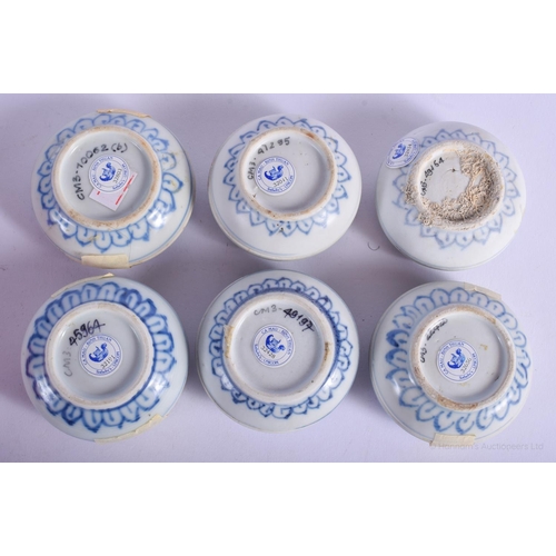 1190 - SIX CHINESE CA MAU CARGO PORCELAIN COSMETIC BOXES AND COVERS painted with flowers. 6.5 cm diameter. ... 