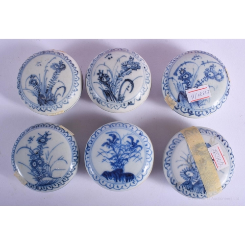 1193 - SIX CHINESE CA MAU CARGO PORCELAIN COSMETIC BOXES AND COVERS painted with flowers. 6.5 cm diameter. ... 