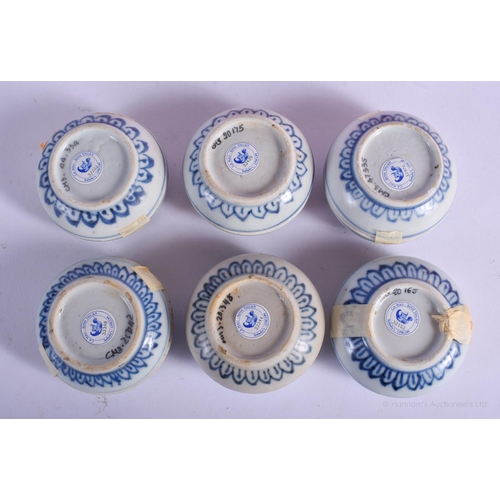 1193 - SIX CHINESE CA MAU CARGO PORCELAIN COSMETIC BOXES AND COVERS painted with flowers. 6.5 cm diameter. ... 