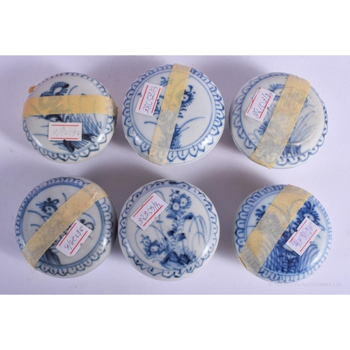 1197 - SIX CHINESE CA MAU CARGO PORCELAIN COSMETIC BOXES AND COVERS painted with flowers. 6.5 cm diameter. ... 