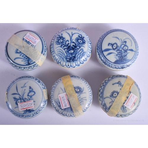 1199 - SIX CHINESE CA MAU CARGO PORCELAIN COSMETIC BOXES AND COVERS painted with flowers. 6.5 cm diameter. ... 