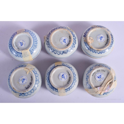 1199 - SIX CHINESE CA MAU CARGO PORCELAIN COSMETIC BOXES AND COVERS painted with flowers. 6.5 cm diameter. ... 