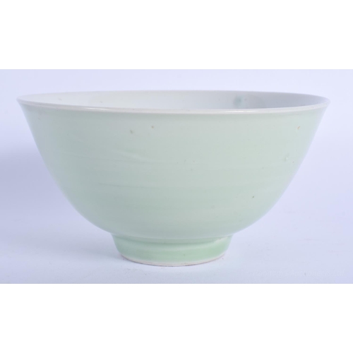 1203 - AN 18TH CENTURY CHINESE CELADON PORCELAIN BOWL Qianlong. 15 cm diameter.