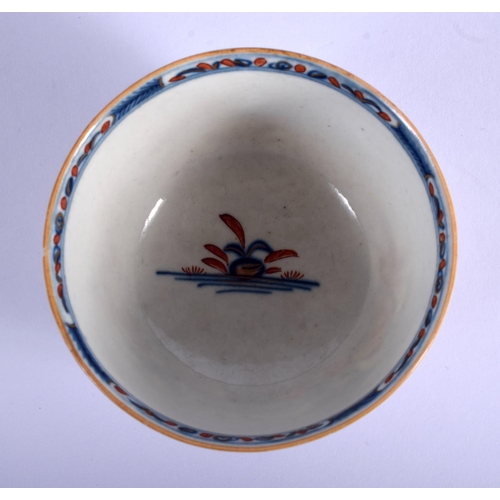 125 - 18th c. Worcester tea bowl painted in under glaze blue and over  glaze red with the Candle Fence Pav... 