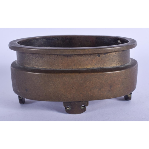 1252 - A RARE 18TH CENTURY CHINESE OVAL BRONZE CENSER Qianlong, bearing Xuande marks to base. 434 grams. 10... 