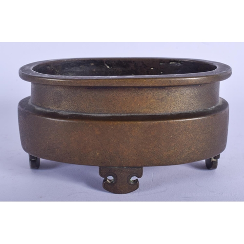 1252 - A RARE 18TH CENTURY CHINESE OVAL BRONZE CENSER Qianlong, bearing Xuande marks to base. 434 grams. 10... 