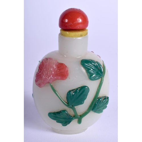 1309 - AN EARLY 20TH CENTURY CHINESE PEKING GLASS SNUFF BOTTLE AND STOPPER Late Qing. 7 cm x 3.5 cm.