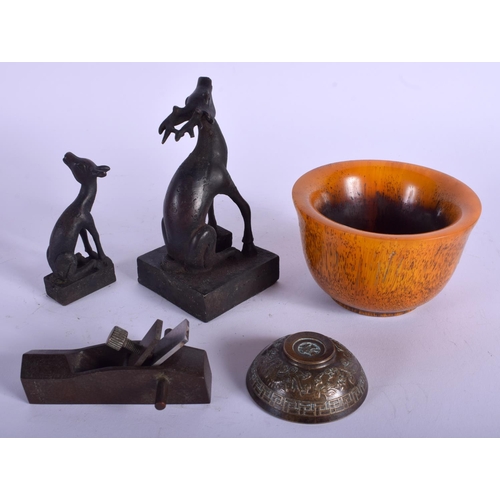 1335 - A CHINESE BRONZE TWIN DEER SEAL 20th Century, together with three other items. Largest 10 cm wide. (... 