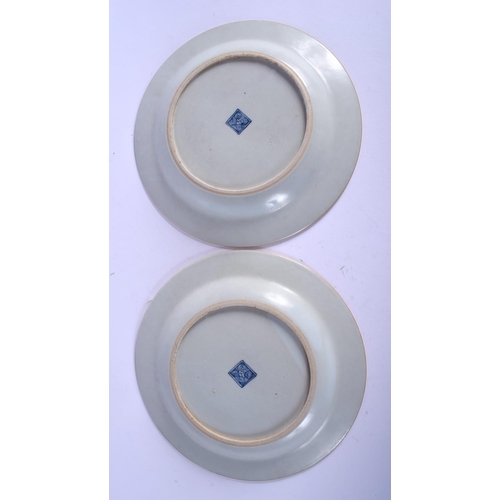 1371 - A PAIR OF CHINESE BLUE AND WHITE PORCELAIN PLATES 20th Century, painted with flowers. 24 cm diameter... 