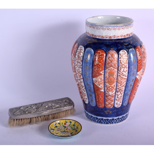 1384 - A 19TH CENTURY JAPANESE MEIJI PERIOD WHITE METAL COMB together with an imari vase & Canton dish. Lar... 