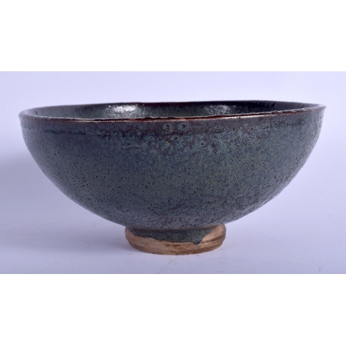 1389 - A LOVELY EARLY CHINESE JUNYAO GLAZED CIRCULAR BOWL Jin/Yuan Dynasty, with purple glazed lip, with un... 