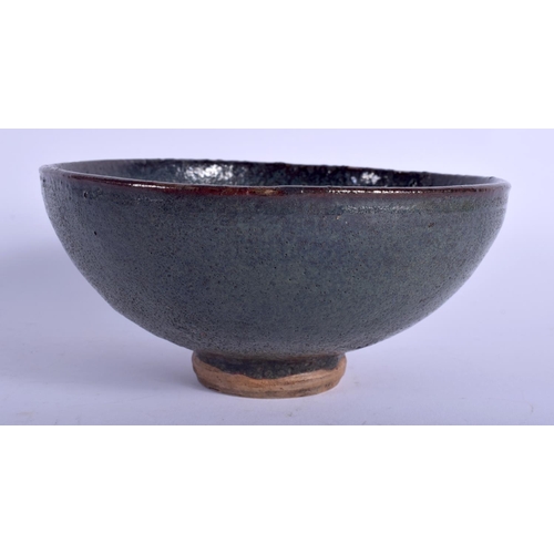 1389 - A LOVELY EARLY CHINESE JUNYAO GLAZED CIRCULAR BOWL Jin/Yuan Dynasty, with purple glazed lip, with un... 