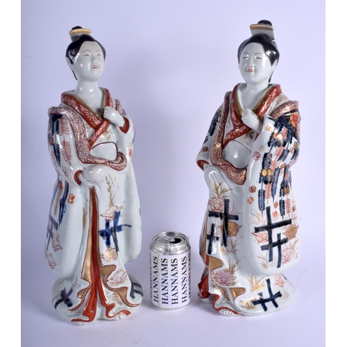 1390 - A FINE AND RARE PAIR OF 17TH CENTURY JAPANESE EDO PERIOD IMARI BIJIN C1680 painted with gilt motifs ... 