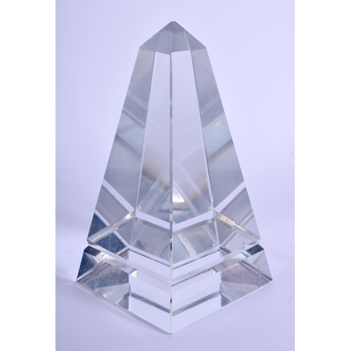 14 - A VINTAGE EUROPEAN CARVED CRYSTAL GLASS OBELISK PAPERWEIGHT. 13 cm x 6 cm.