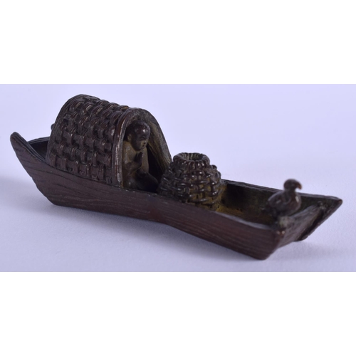 1545 - A JAPANESE BRONZE BOAT OKIMONO. 9 cm wide.