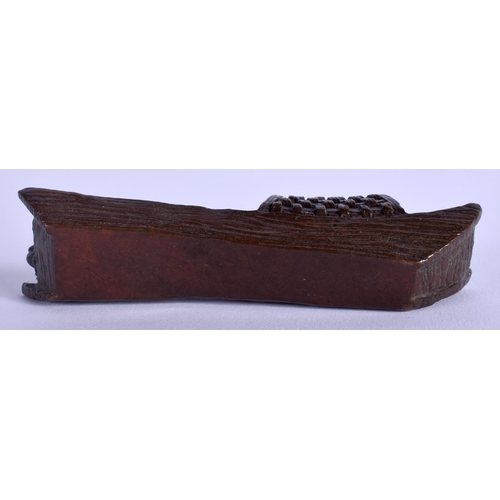 1545 - A JAPANESE BRONZE BOAT OKIMONO. 9 cm wide.