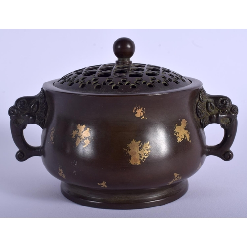 1553 - A CHINESE TWIN HANDLED BRONZE CENSER AND COVER 20th Century. 13 cm wide, internal width 7 cm.