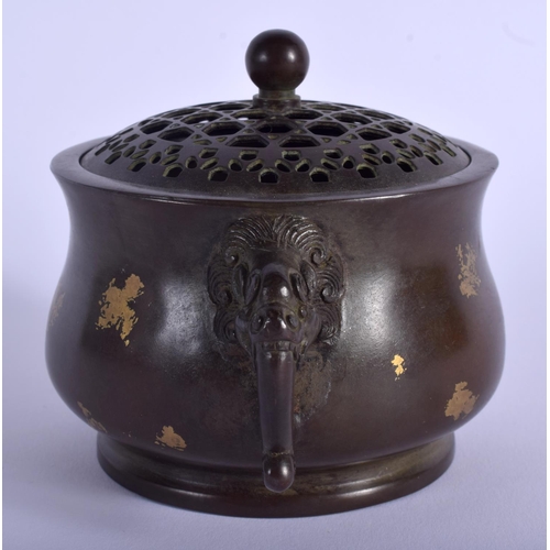 1553 - A CHINESE TWIN HANDLED BRONZE CENSER AND COVER 20th Century. 13 cm wide, internal width 7 cm.