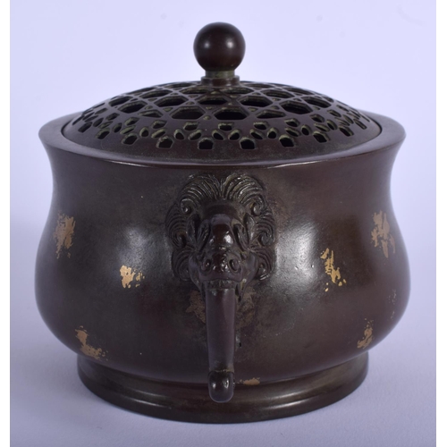 1553 - A CHINESE TWIN HANDLED BRONZE CENSER AND COVER 20th Century. 13 cm wide, internal width 7 cm.