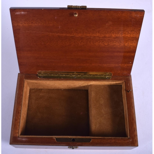 1767 - A GROUP OF EIGHT ITALIAN AND SWISS WALNUT MUSICAL BOXES some combined with jewellery boxes. Largest ... 