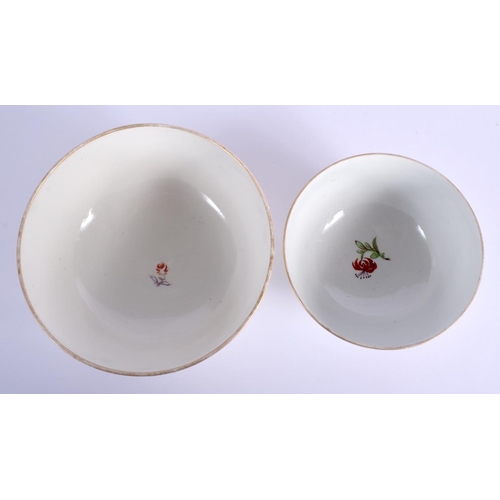 179 - 18th c. Caughley pair of graduated bowls painted with back to back roses. 15.5cm wide