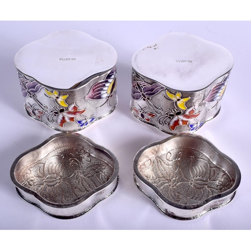 1816 - A LOVELY PAIR OF CHINESE SILVER AND ENAMEL TRINKET BOXES AND COVERS decorated with foliage. 300 gram... 